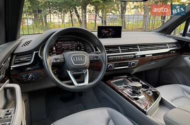 Позашляховик / Кросовер Audi Q7 2017 в 
