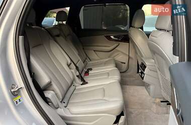 Позашляховик / Кросовер Audi Q7 2017 в 