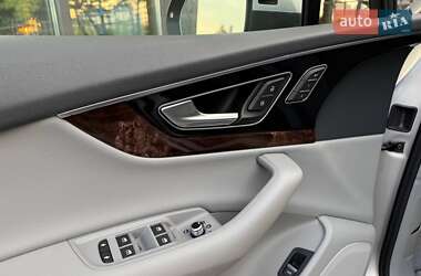 Позашляховик / Кросовер Audi Q7 2017 в 