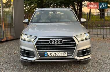Позашляховик / Кросовер Audi Q7 2017 в 