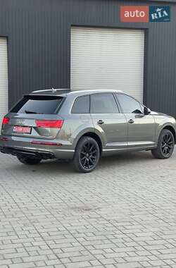 Внедорожник / Кроссовер Audi Q7 2017 в 