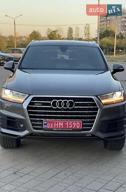 Внедорожник / Кроссовер Audi Q7 2017 в 