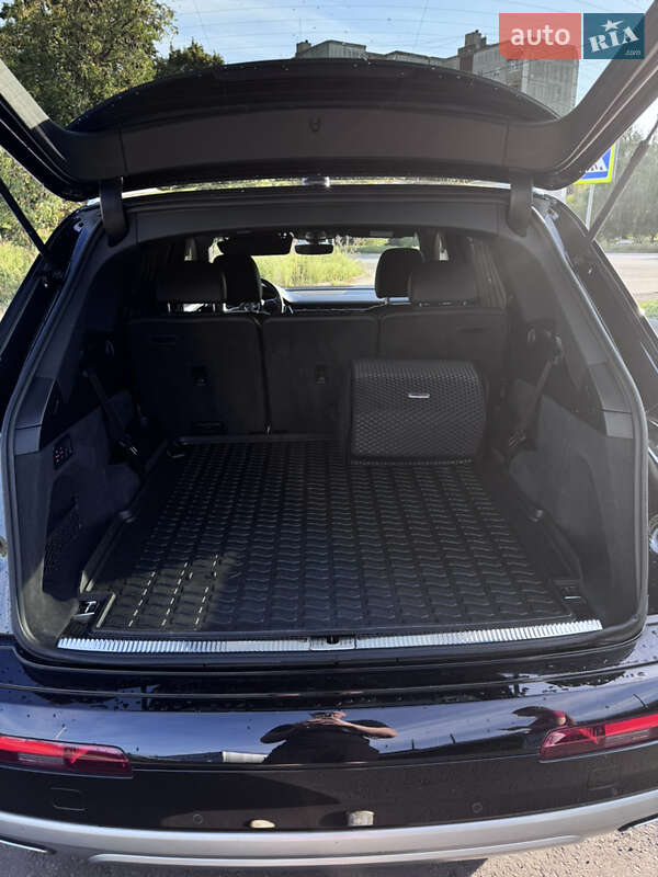 Внедорожник / Кроссовер Audi Q7 2017 в Чернигове