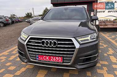 Позашляховик / Кросовер Audi Q7 2018 в 