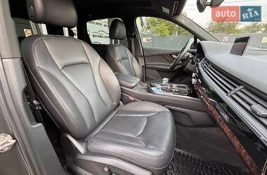Позашляховик / Кросовер Audi Q7 2018 в 