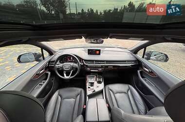 Позашляховик / Кросовер Audi Q7 2018 в 