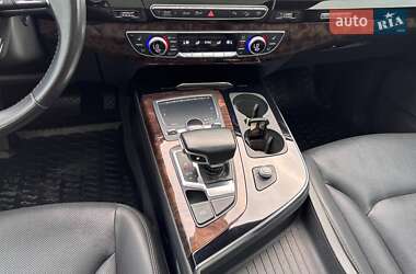 Позашляховик / Кросовер Audi Q7 2018 в 