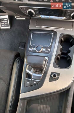Позашляховик / Кросовер Audi Q7 2017 в 