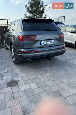 Позашляховик / Кросовер Audi Q7 2017 в 