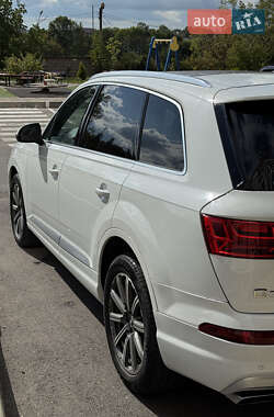 Позашляховик / Кросовер Audi Q7 2017 в 