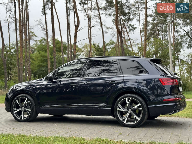 Позашляховик / Кросовер Audi Q7 2017 в Житомирі