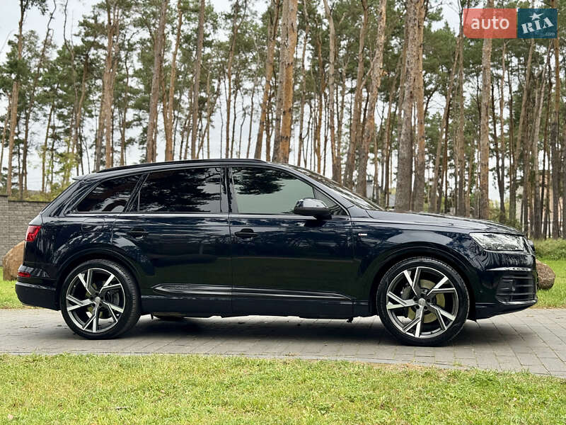 Позашляховик / Кросовер Audi Q7 2017 в Житомирі