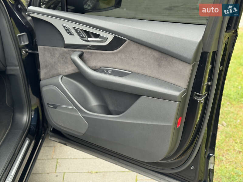 Позашляховик / Кросовер Audi Q7 2017 в Житомирі