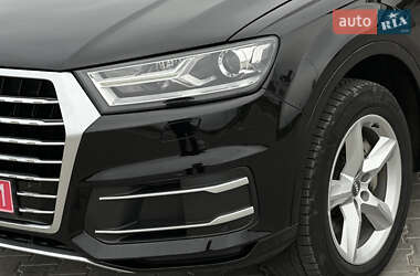 Позашляховик / Кросовер Audi Q7 2017 в 