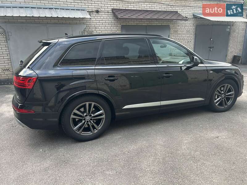 Внедорожник / Кроссовер Audi Q7 2015 в Виннице