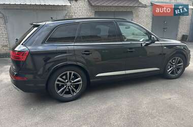 Позашляховик / Кросовер Audi Q7 2015 в 