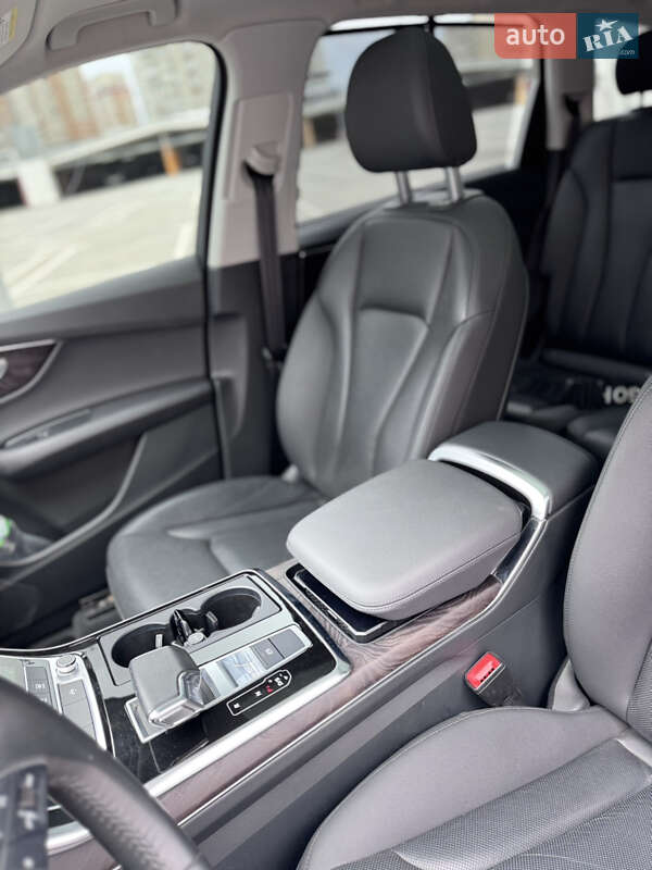 Внедорожник / Кроссовер Audi Q7 2019 в Киеве