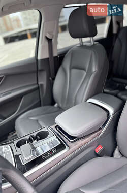 Внедорожник / Кроссовер Audi Q7 2019 в 