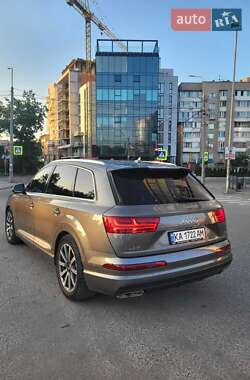 Позашляховик / Кросовер Audi Q7 2015 в 