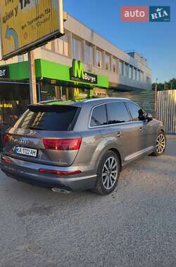 Позашляховик / Кросовер Audi Q7 2015 в 
