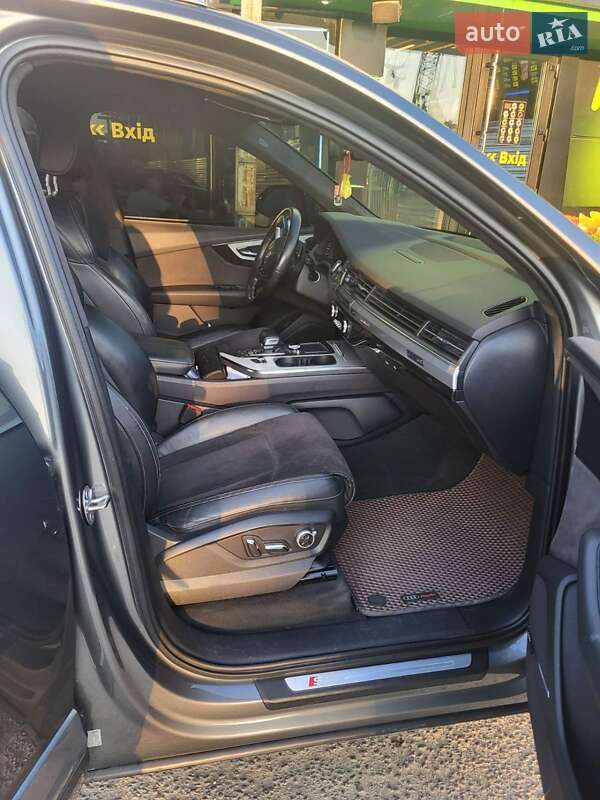Позашляховик / Кросовер Audi Q7 2015 в Тернополі