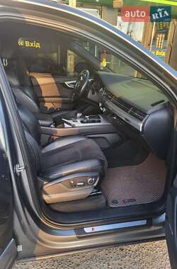 Позашляховик / Кросовер Audi Q7 2015 в 
