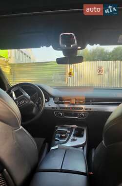 Позашляховик / Кросовер Audi Q7 2015 в 