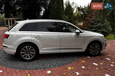 Позашляховик / Кросовер Audi Q7 2017 в 