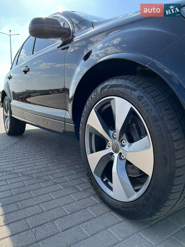 Позашляховик / Кросовер Audi Q7 2012 в Вінниці