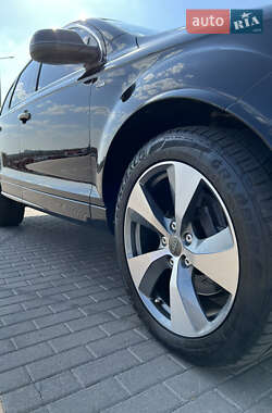 Внедорожник / Кроссовер Audi Q7 2012 в 