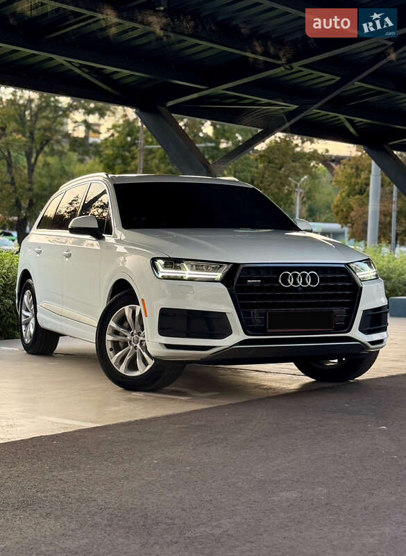 Позашляховик / Кросовер Audi Q7 2017 в Дніпрі