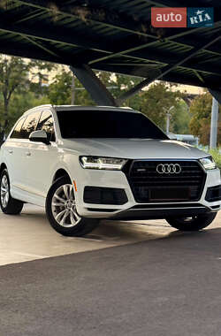Позашляховик / Кросовер Audi Q7 2017 в  фото 2 Позашляховик / Кросовер Audi Q7 2017 в