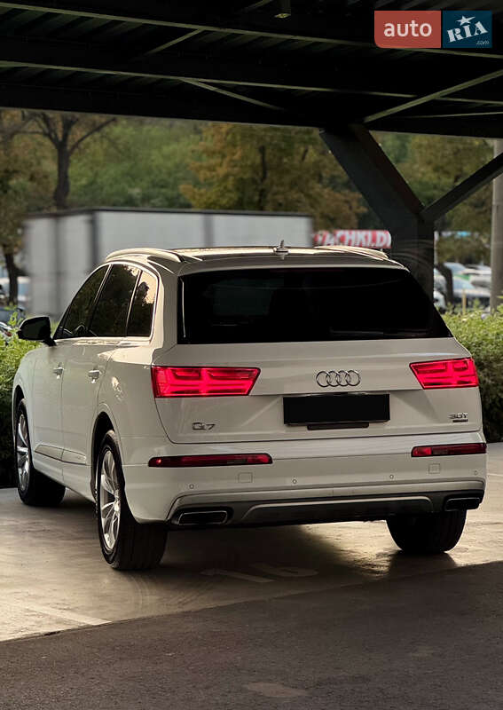 Позашляховик / Кросовер Audi Q7 2017 в Дніпрі