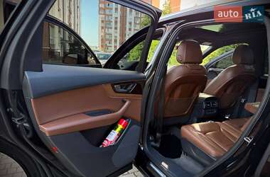 Позашляховик / Кросовер Audi Q7 2017 в 