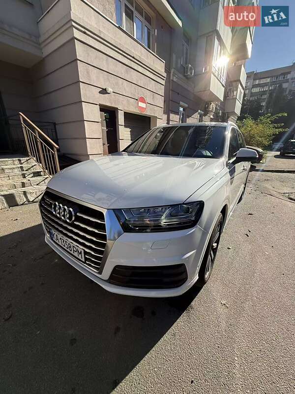 Позашляховик / Кросовер Audi Q7 2016 в Києві
