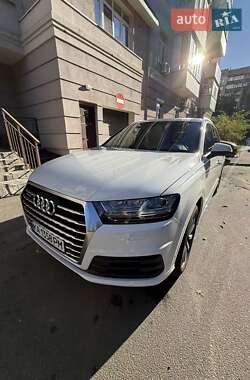 Позашляховик / Кросовер Audi Q7 2016 в 