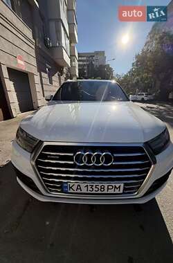 Позашляховик / Кросовер Audi Q7 2016 в 