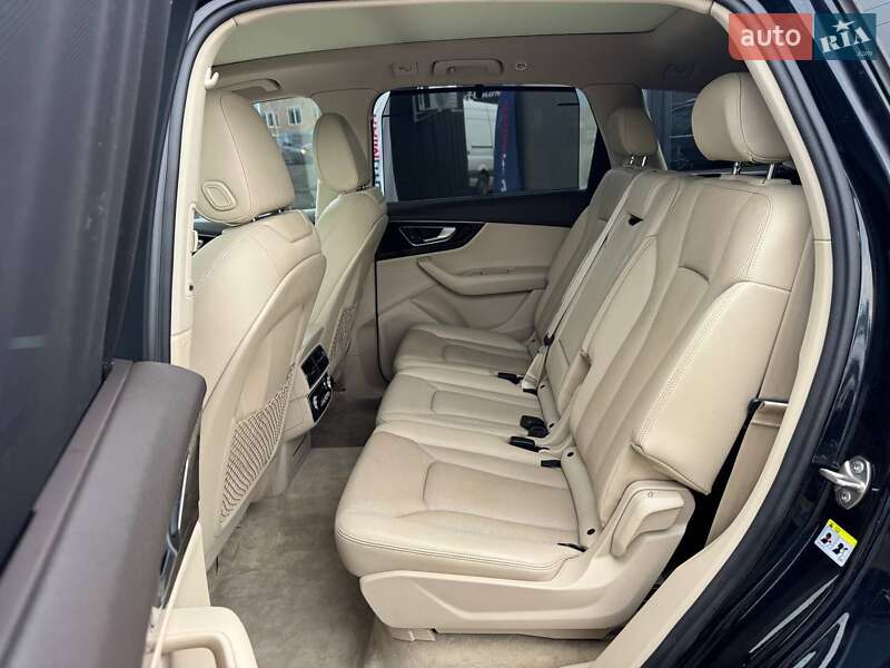 Позашляховик / Кросовер Audi Q7 2017 в Луцьку