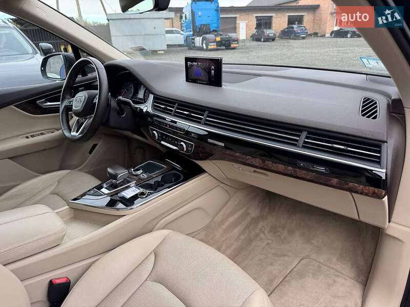 Позашляховик / Кросовер Audi Q7 2017 в Луцьку