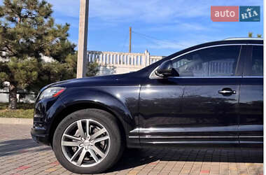 Позашляховик / Кросовер Audi Q7 2011 в 