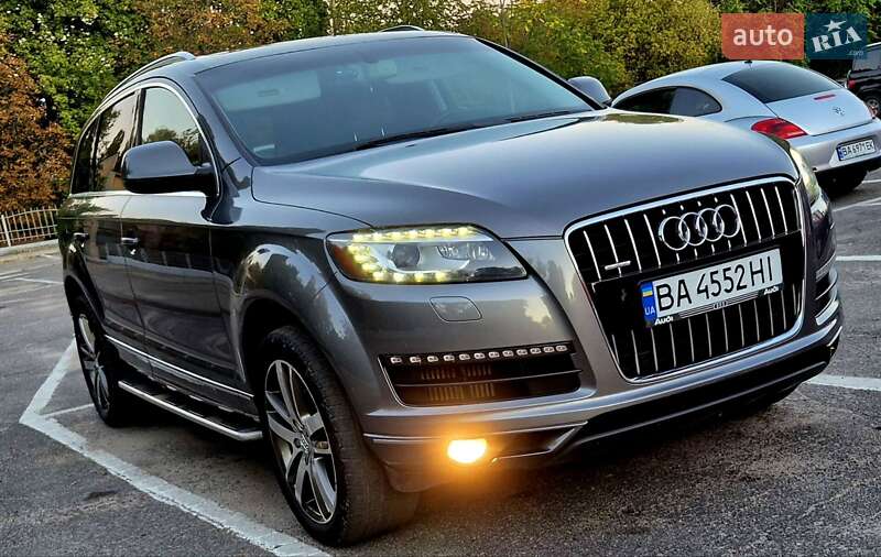 Позашляховик / Кросовер Audi Q7 2010 в 