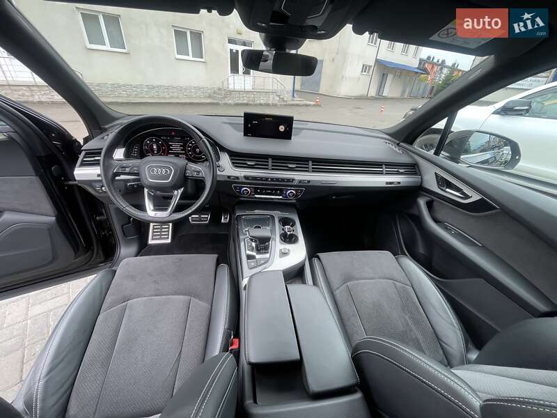 Позашляховик / Кросовер Audi Q7 2017 в Чернівцях