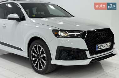 Позашляховик / Кросовер Audi Q7 2018 в 