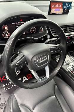 Позашляховик / Кросовер Audi Q7 2018 в 