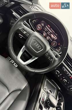 Позашляховик / Кросовер Audi Q7 2018 в 
