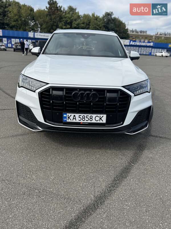 Позашляховик / Кросовер Audi Q7 2021 в Києві
