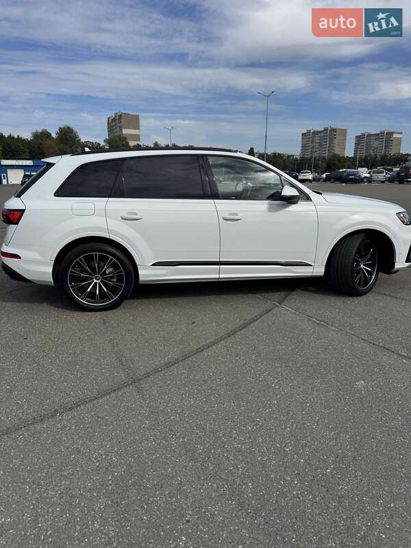 Позашляховик / Кросовер Audi Q7 2021 в Києві