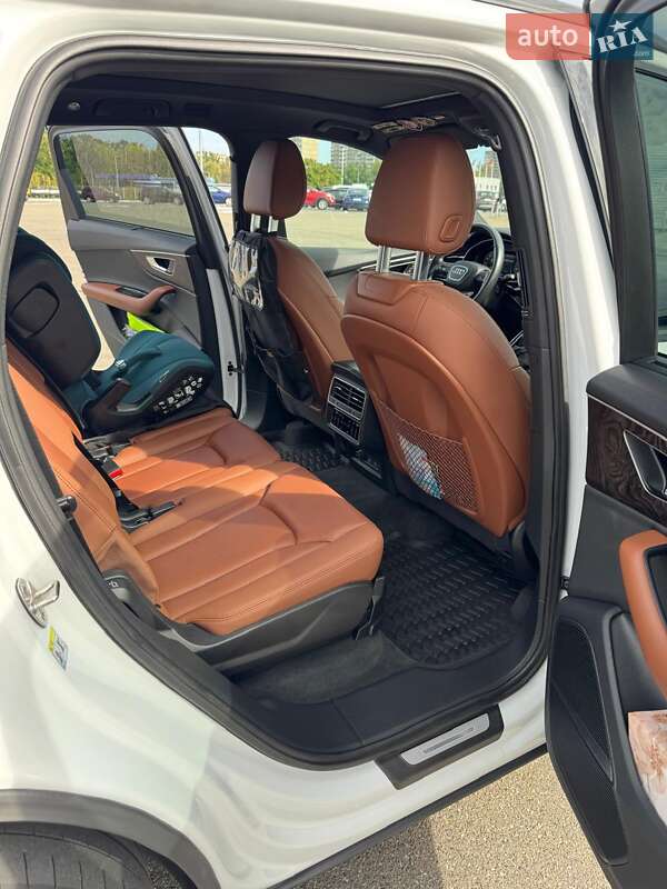Позашляховик / Кросовер Audi Q7 2021 в Києві