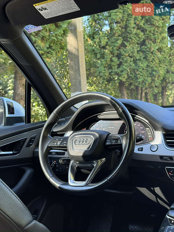 Позашляховик / Кросовер Audi Q7 2017 в Рівному