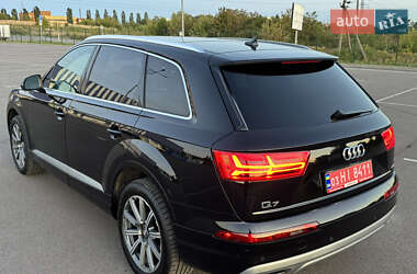 Позашляховик / Кросовер Audi Q7 2016 в 